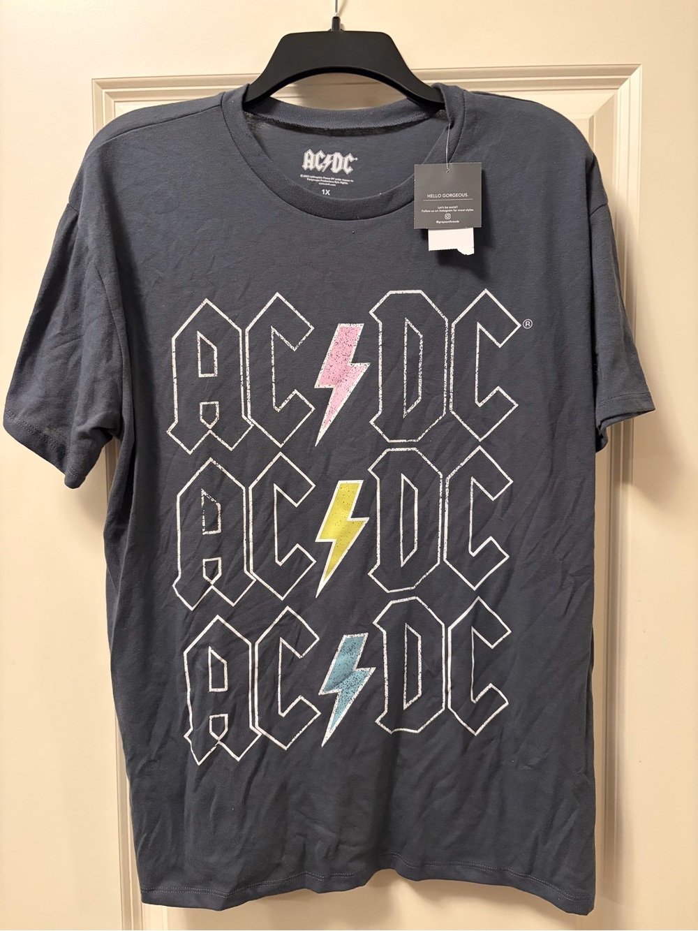 NWT AC/DC Women's Short-Sleeve Tee in Charcoal Gray with Lightning Graphic